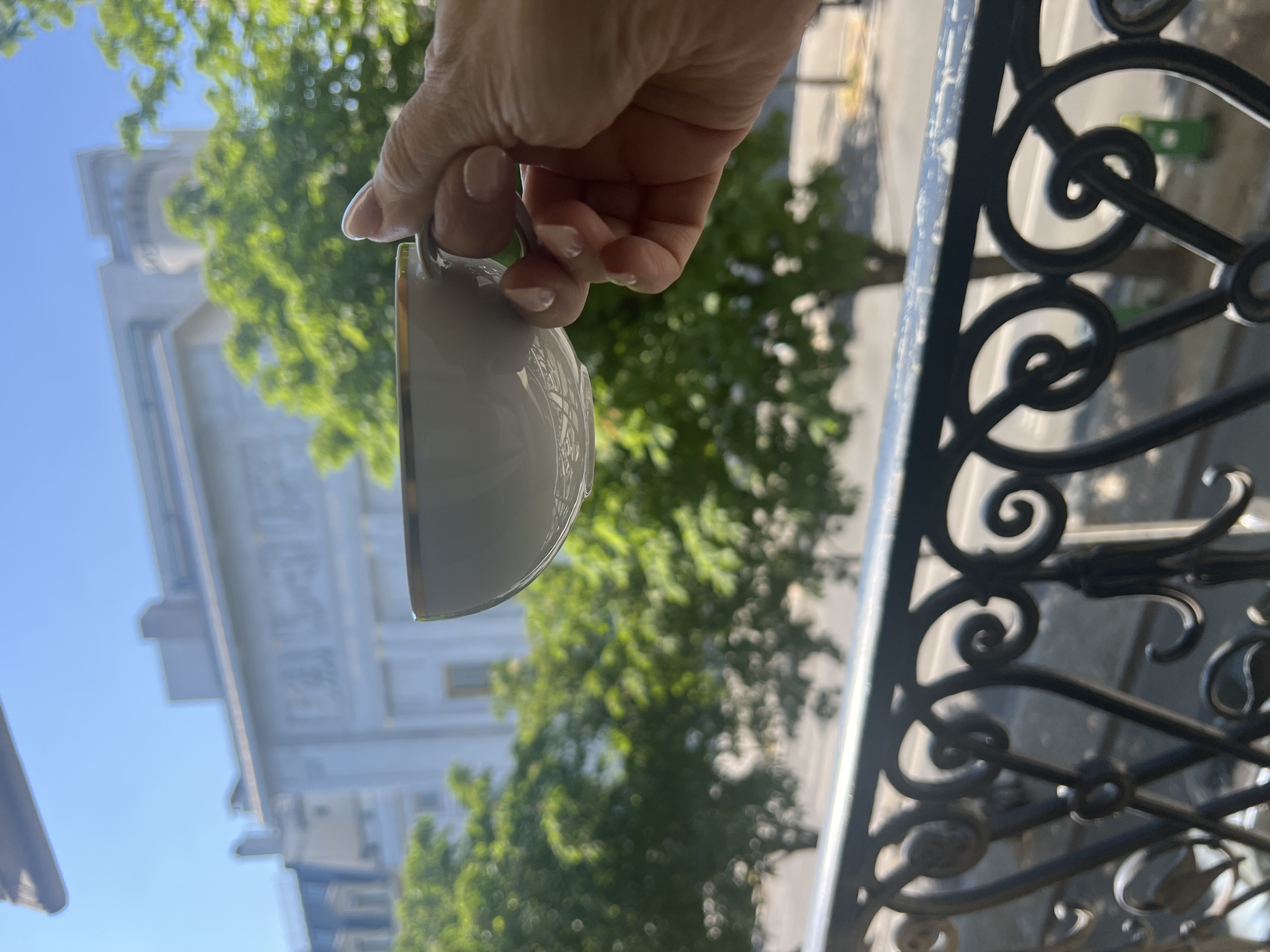 Coffee above a Paris street
